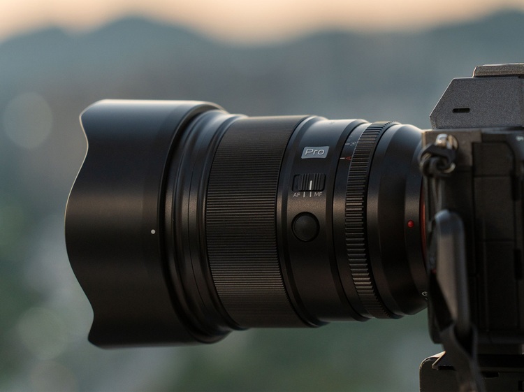 Viltrox AF PRO 75mm f/1.2 E pre Sony E