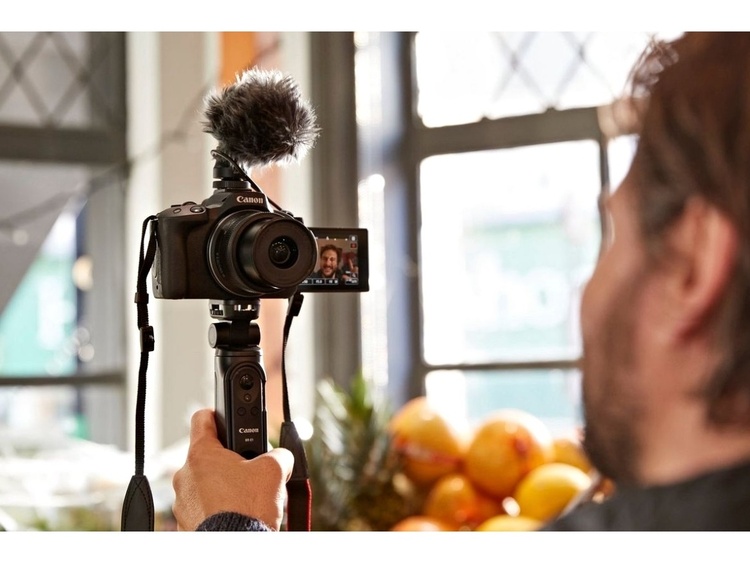 Canon EOS R50 + RF-S 18-45mm f/4.5-6.3 IS STM Creator Kit