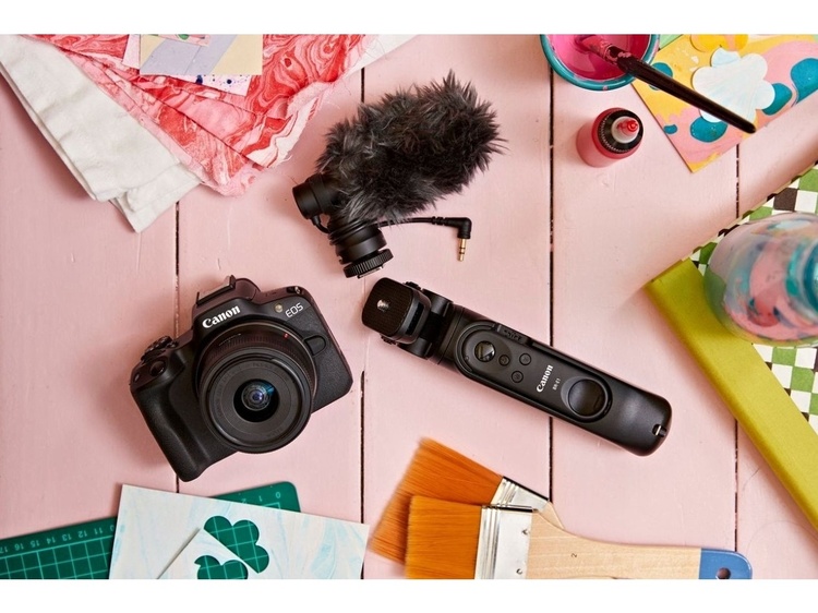 Canon EOS R50 + RF-S 18-45mm f/4.5-6.3 IS STM Creator Kit