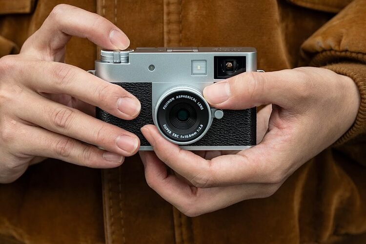 FujiFilm X-Half strieborný