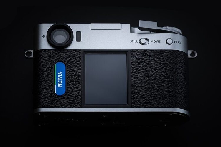 FujiFilm X-Half strieborný