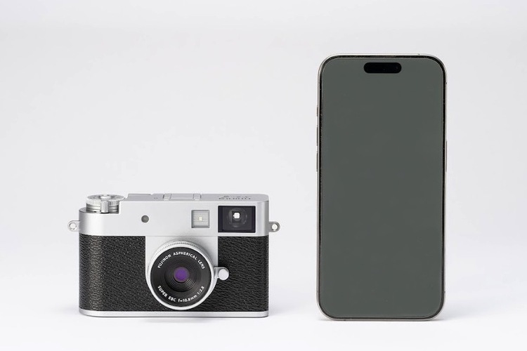 FujiFilm X-Half strieborný