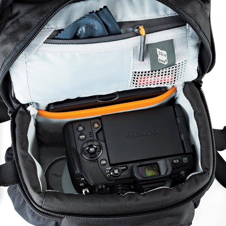 Lowepro Nova 140 AW II  čierna