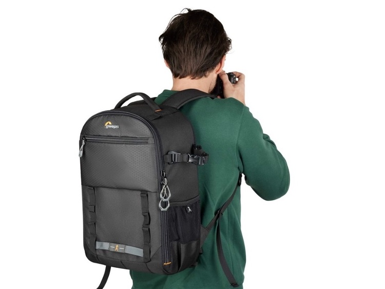 Lowepro Adventura BP 300 III čierny