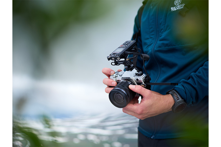 OM System OM-5 + 14-150mm f/4-5.6 II strieborný