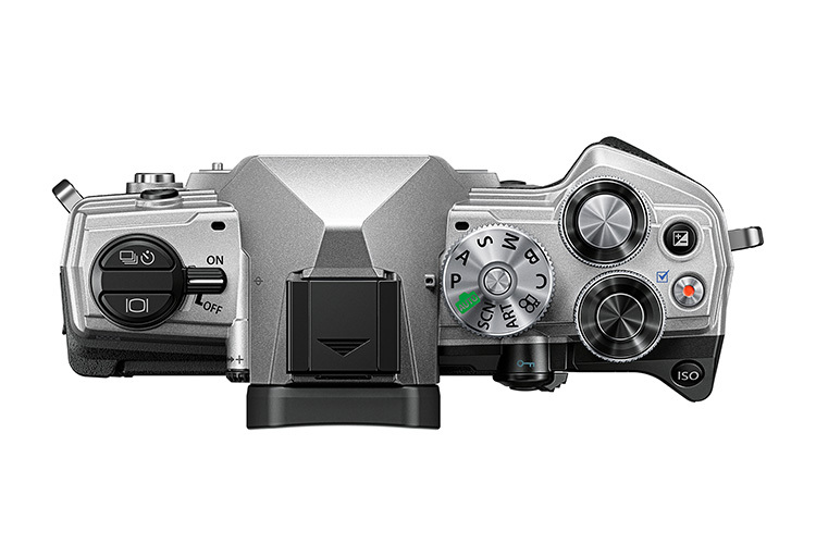 OM System OM-5 + 14-150mm f/4-5.6 II strieborný