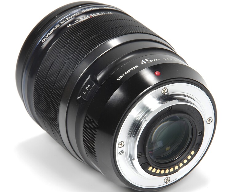 Olympus M.Zuiko Digital 45mm f/1.2 PRO