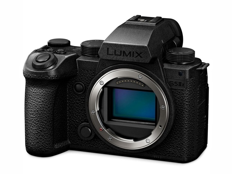 Panasonic Lumix DC-S5 II X telo