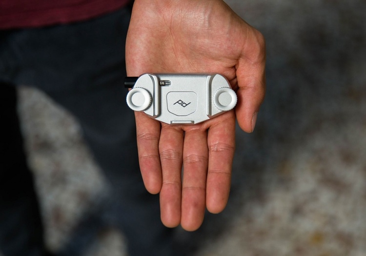 Peak Design Capture (v3) strieborný- standart plate