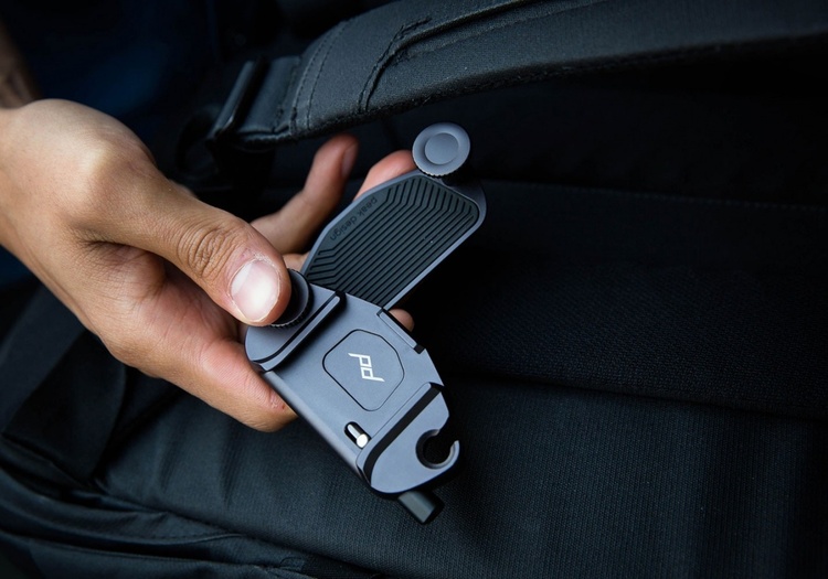 Peak Design Capture (v3) strieborný- standart plate