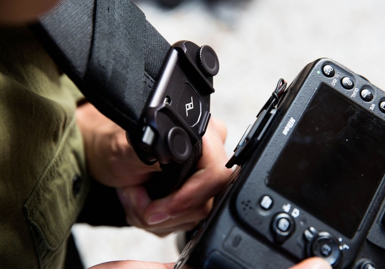 Peak Design Capture (v3) strieborný- standart plate