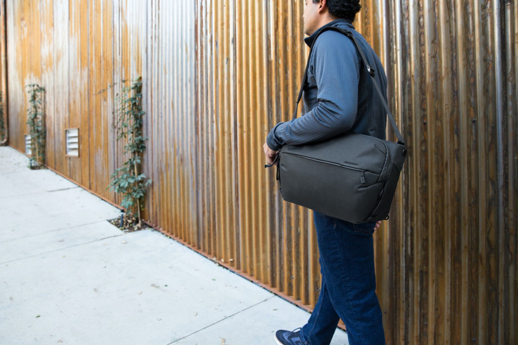 Peak Design Everyday Sling 10L v2 čierna