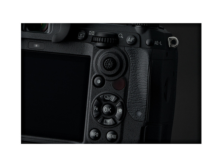 Pentax K-3 Mark III Monochrome telo