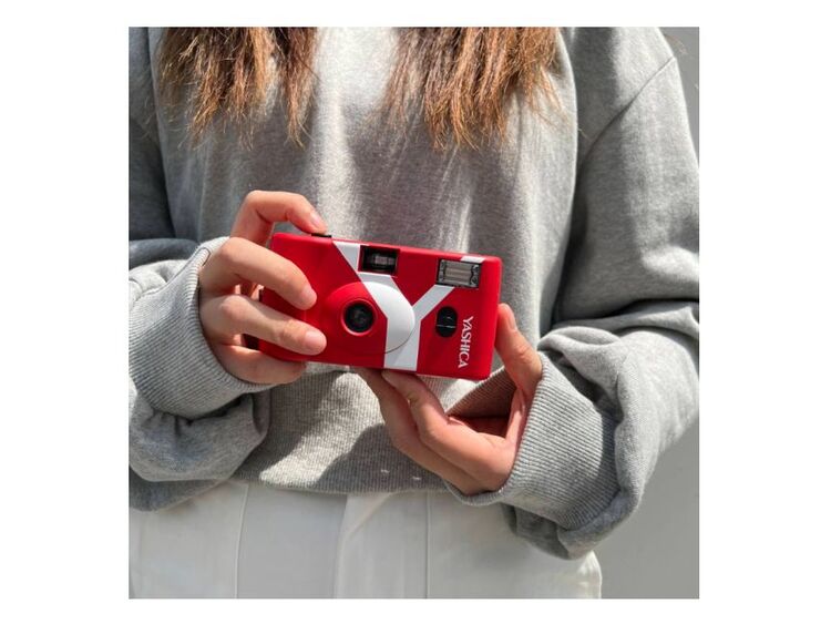 YASHICA MF-1 Snapshot Art  Red + film