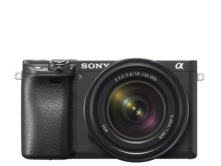 Sony  Alpha A6400 A + 18-135mm OSS