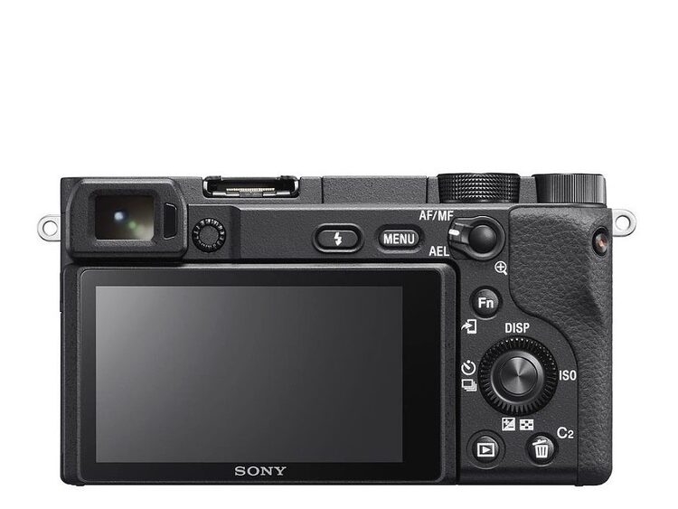 Sony  Alpha A6400 A + 18-135mm OSS