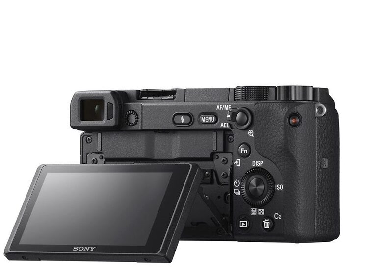 Sony  Alpha A6400 A + 18-135mm OSS