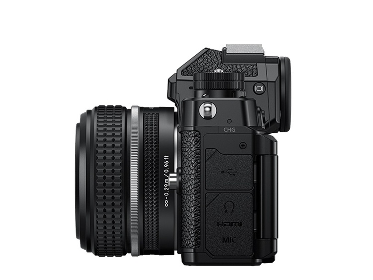 Nikon Z f + 40mm f/2 čierny