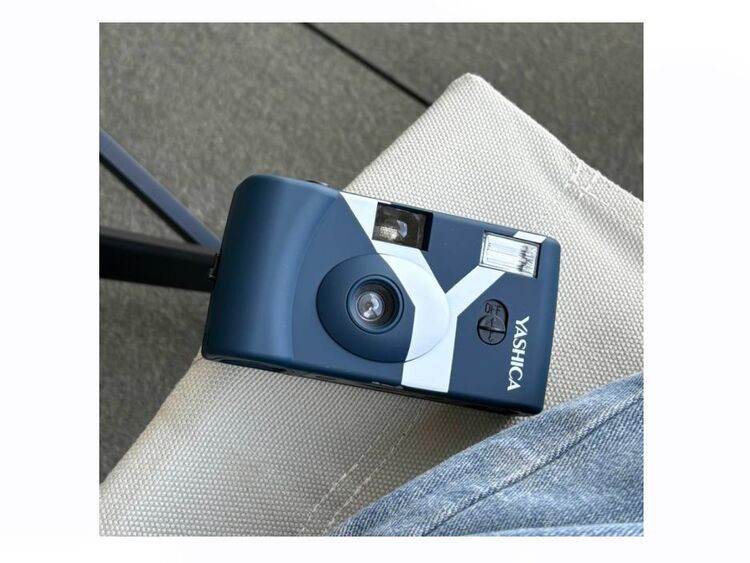 YASHICA MF-1 Snapshot Art Prussian Blue + film