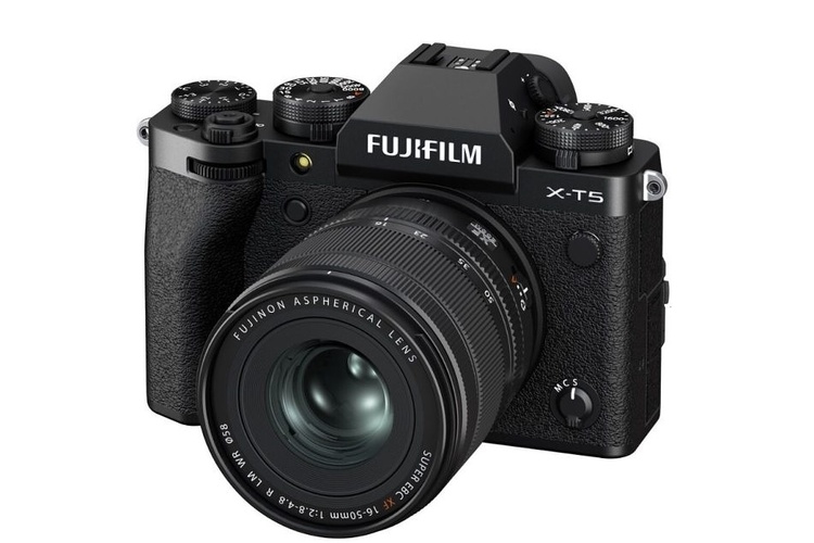 FujiFilm X-T5 + XF 16-50mm f/2.8-4.8 R LM WR čierny