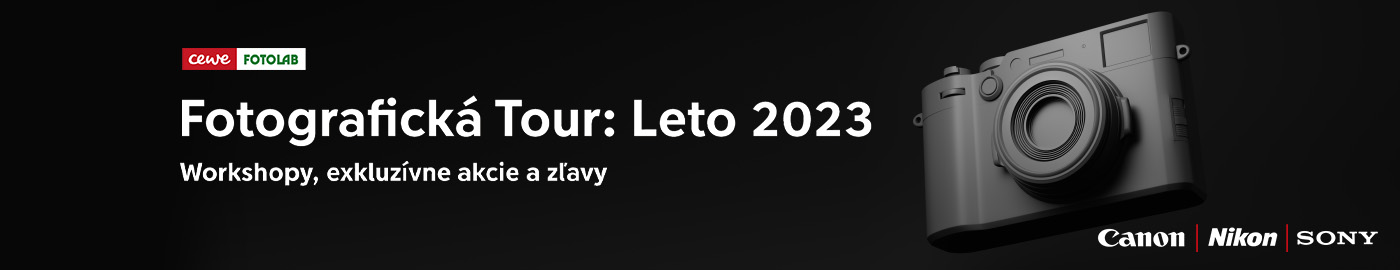 Čierne pozadie s textom „Fotografická Tour: Leto 2023. Workshopy, exkluzívne akcie a zľavy“. Na pravej strane je zobrazený čierny fotoaparát. Čierne pozadie s textom „Fotografická Tour: Leto 2023. Workshopy, exkluzívne akcie a zľavy“. Na pravej strane je zobrazený čierny fotoaparát.